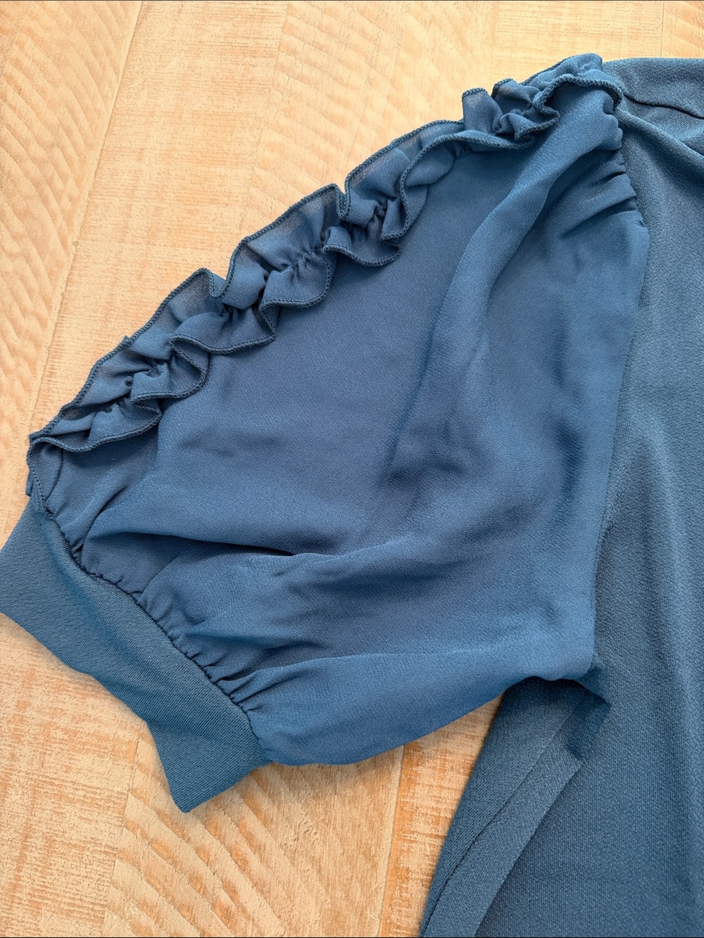 Cable & Gauge Teal-Blue Ruffle Sleeve Blouse-NEW - Picture 2 of 3